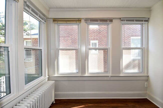 Building Photo - 633 24th St S