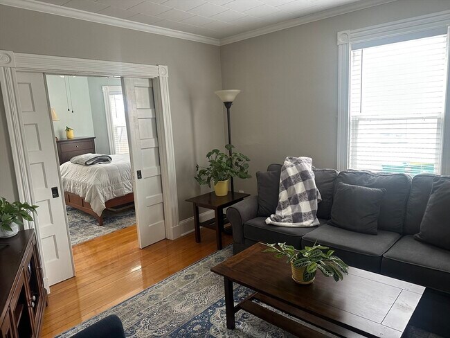 Building Photo - 11 Crescent Ave