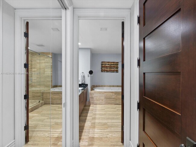 Building Photo - 15901 Collins Ave