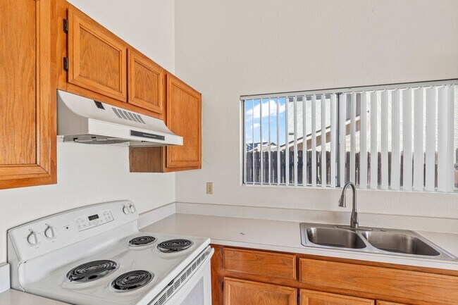 Building Photo - 2616 W Kassandra Pl