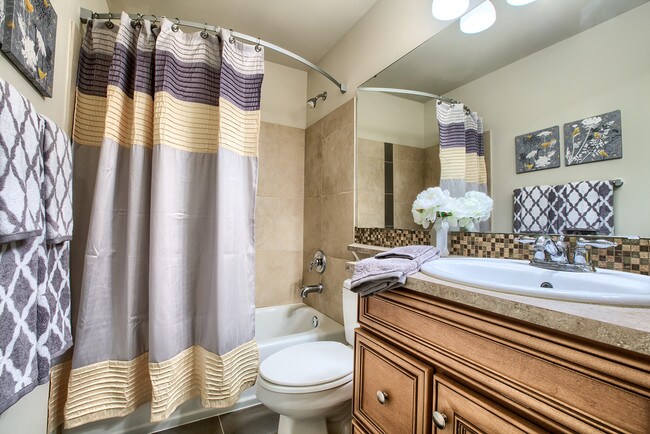 Building Photo - 3232 15th Ave W