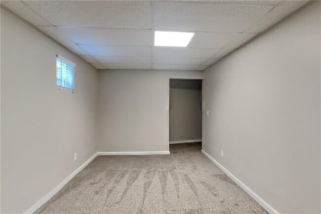 Building Photo - 1294 Log Cabin Ln SE