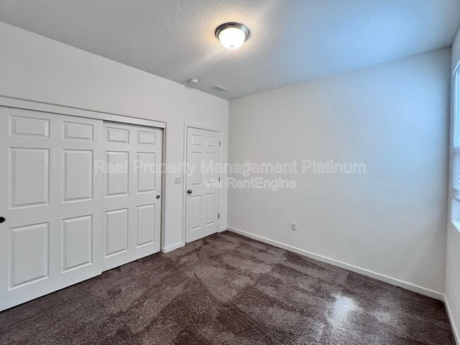 Building Photo - 6692 E Cambridge Ave