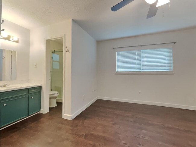 Building Photo - 2705 Laurel Creek Way