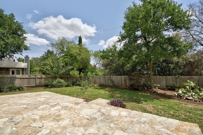 Building Photo - 6307 Smith Oak Trail