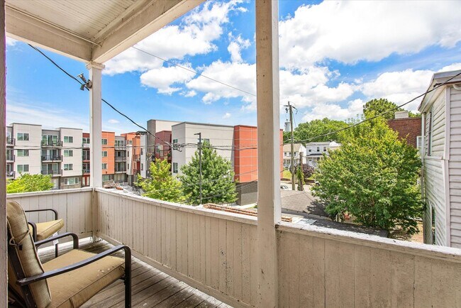Building Photo - Swanky 2000 sf duplex in the heart of Church Hill