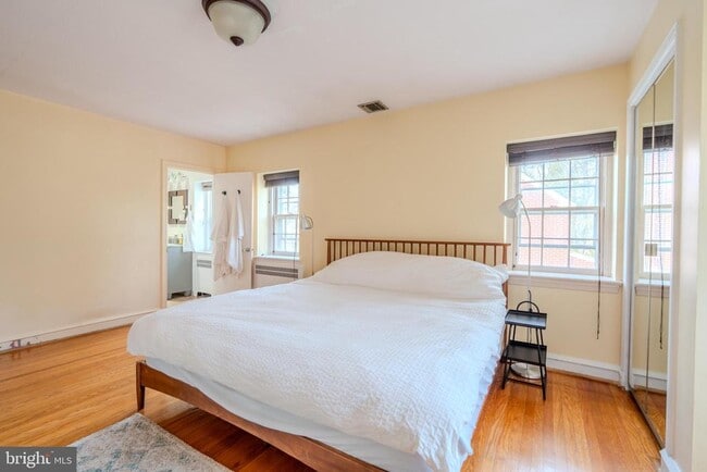 Building Photo - 128 Henley Rd