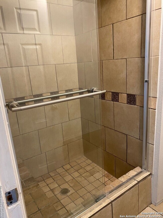 Building Photo - Dinn Drive