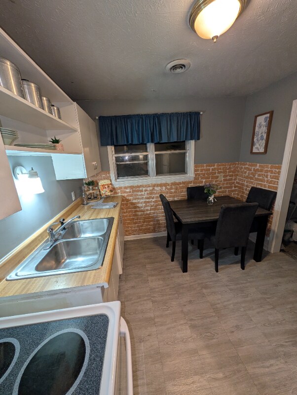 Building Photo - 860 Navaho Ave