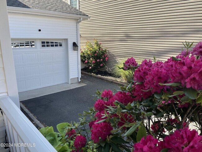 Building Photo - 218 Marine Pl