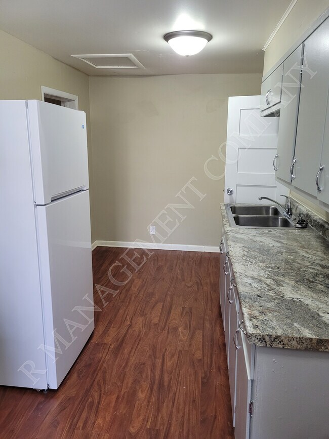 Building Photo - 528 Jackson St