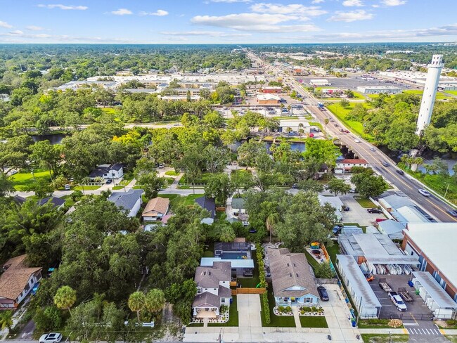 Building Photo - 109 W Hollywood St