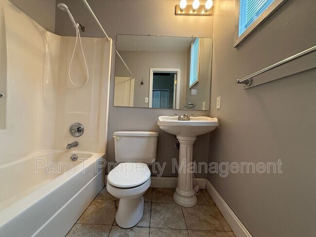 Building Photo - 104 Chippewa Dr