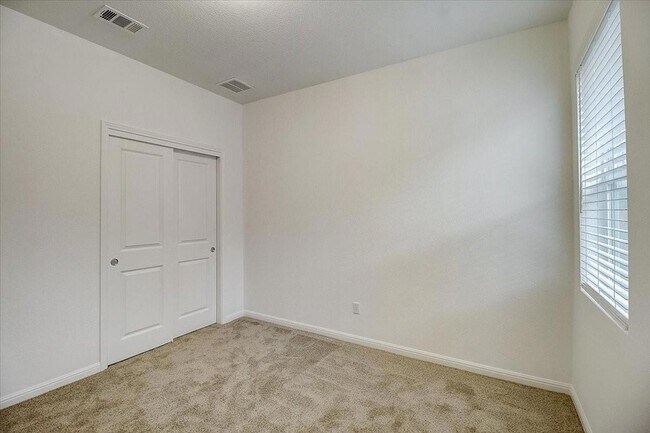 Building Photo - 117 Lacey Oak Lp