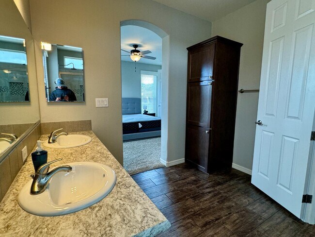 Building Photo - 551 Summit Trl