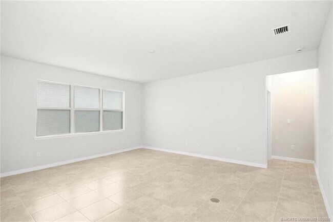 Building Photo - 10596 SW Morning Glory Dr