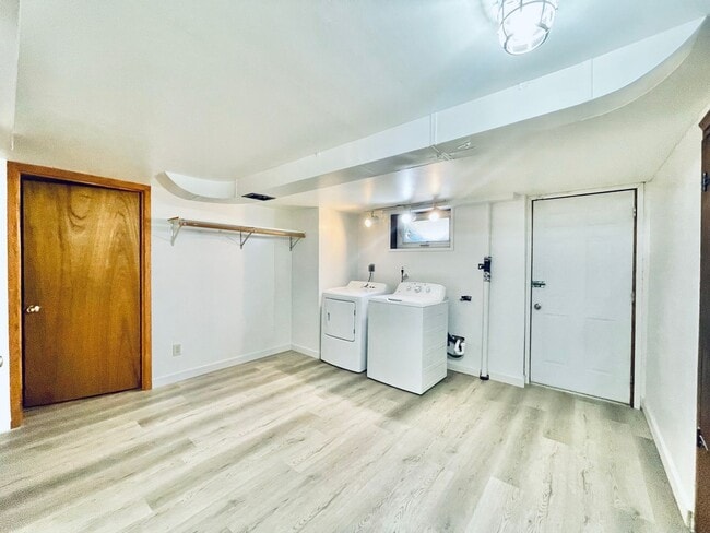 Building Photo - Cozy Seward Park Home with Large Yard!