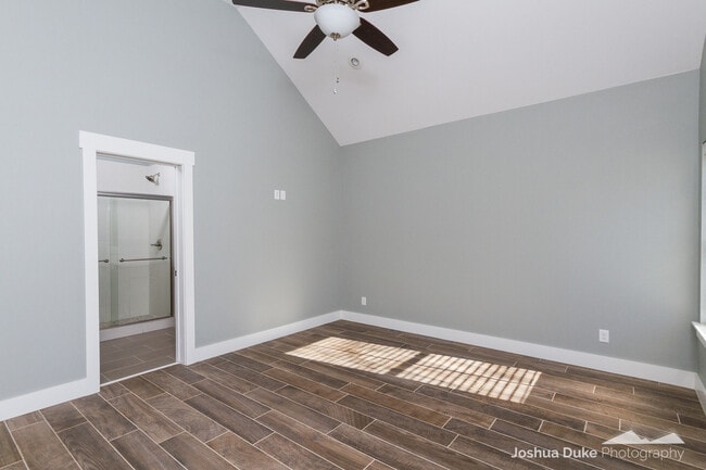 Building Photo - Pre-Leasing Modern Style Home Minutes from Campus and Downtown Fayetteville