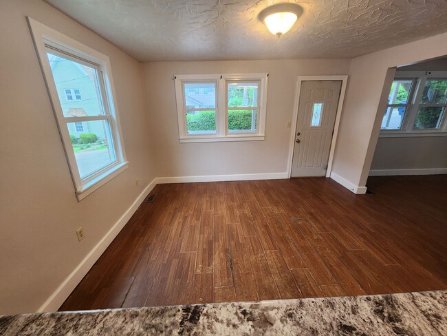 Building Photo - 3 bedroom Moline house with 2 car garage!