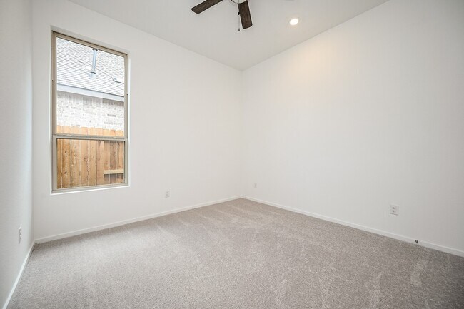 Building Photo - 8278 Boundary Waters Dr