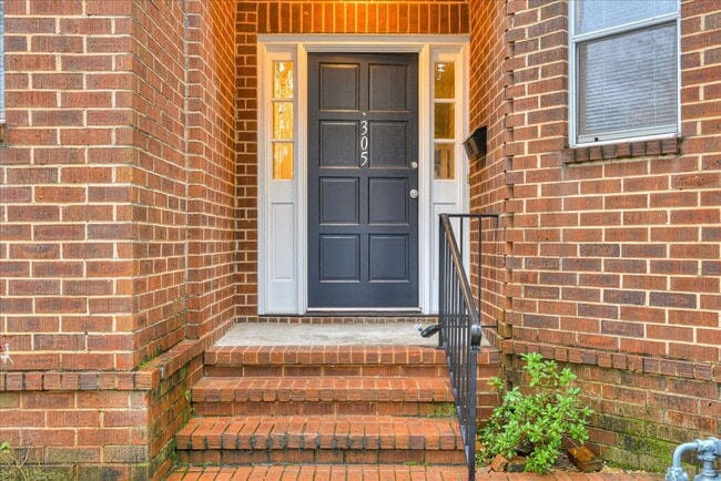 Building Photo - 305 Telfair St