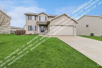 Building Photo - 5211 NE Hillcrest Dr