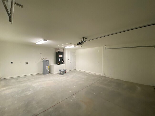 Building Photo - Custom Home - Desirable SE Ocala Neighborh...