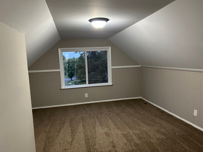 Building Photo - 2211 Hazelton Ave