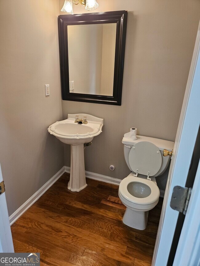 Building Photo - 6865 Breeze Dr