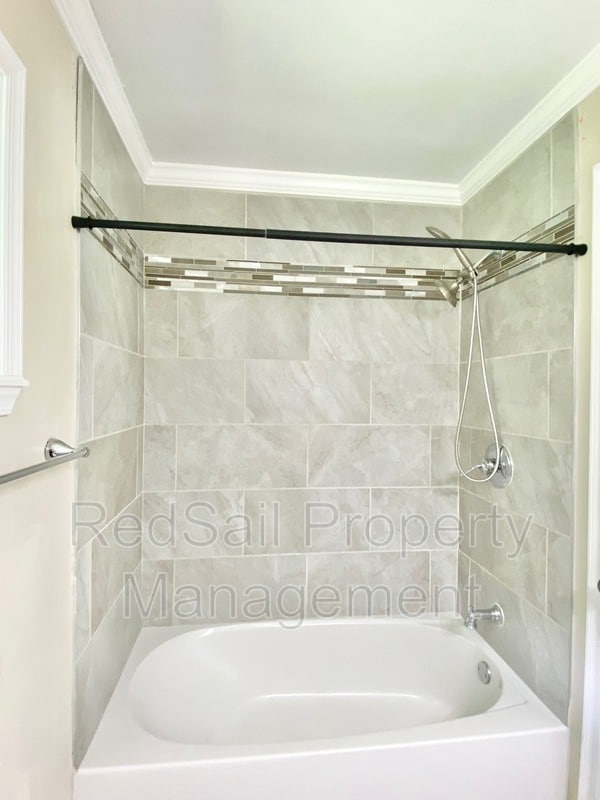 Building Photo - 37 Pennwood Dr