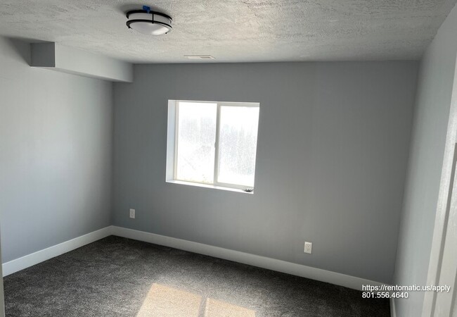 Building Photo - 703 W Vahe St