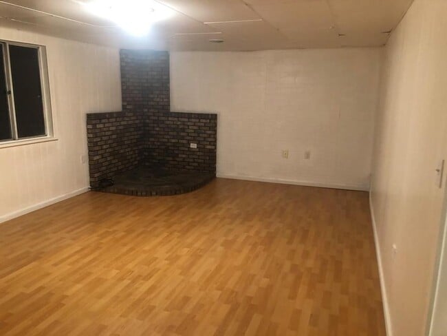 Building Photo - 2-602 Locust Ave