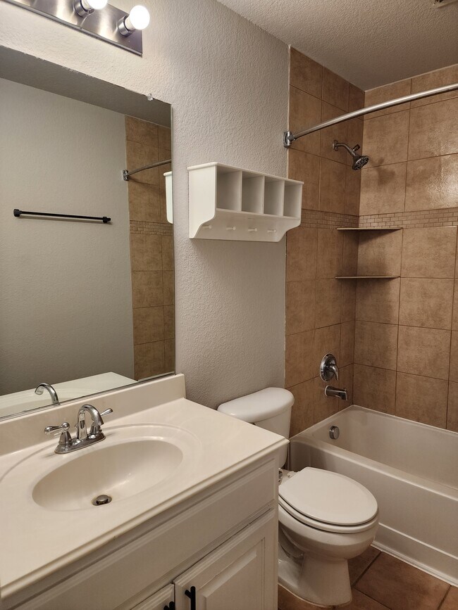Building Photo - 2827 Saddlebred Trail