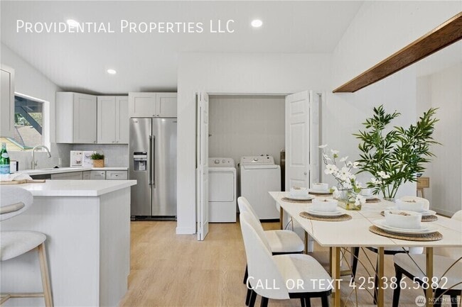 Building Photo - 527 N 200th St