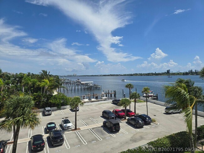 Building Photo - 2800 N Flagler Dr