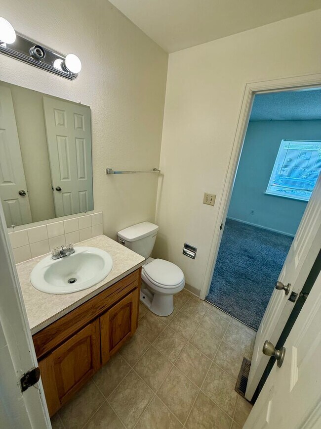 Building Photo - Spacious 4 Bed, 2.5 Bath Home in Fort Collins