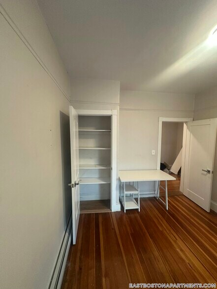Building Photo - 165 Gove St