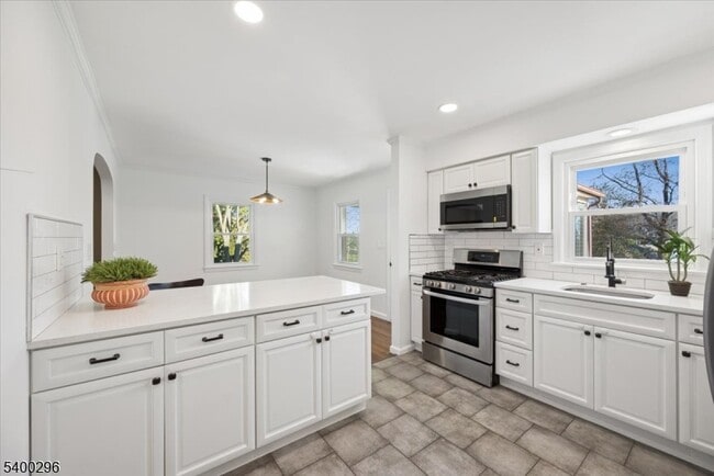 Building Photo - 272 Mt Kemble Ave