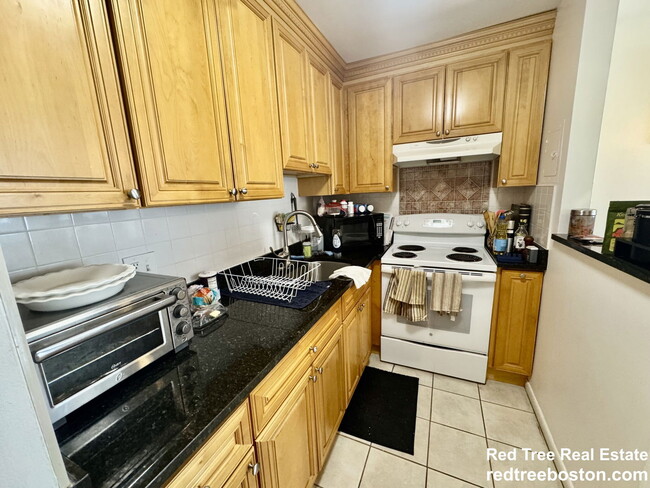 Building Photo - 2 Larose Pl