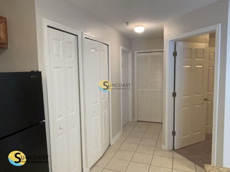 Building Photo - 6984 Ortega Woods Dr