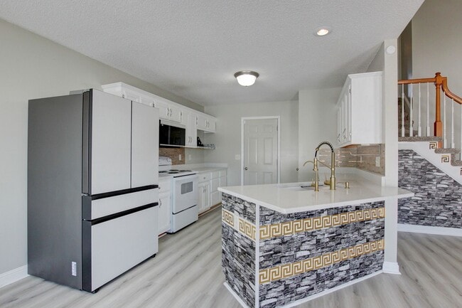 Building Photo - 3660 S Naples Ct