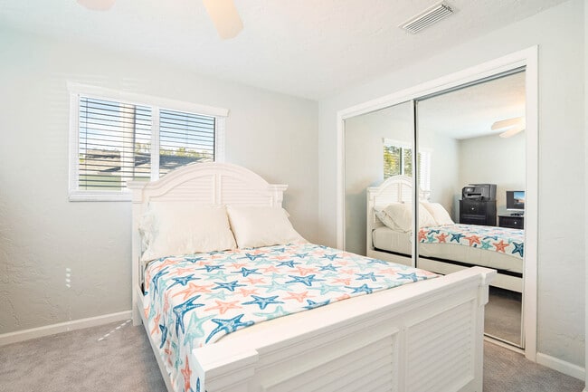 Building Photo - 3003 W Vina Del Mar Blvd