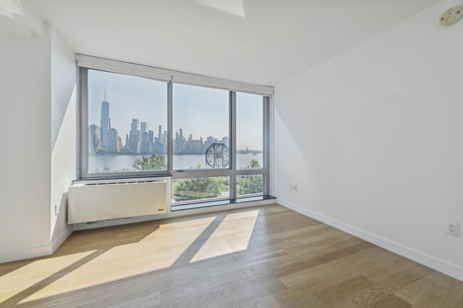 Building Photo - 25 Hudson St