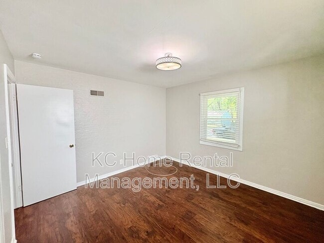 Building Photo - 7809 Pennsylvania Ave