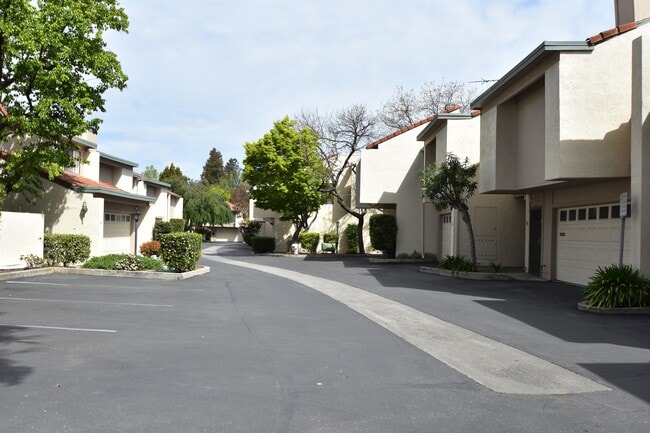 Building Photo - 827 Kingfisher Ter