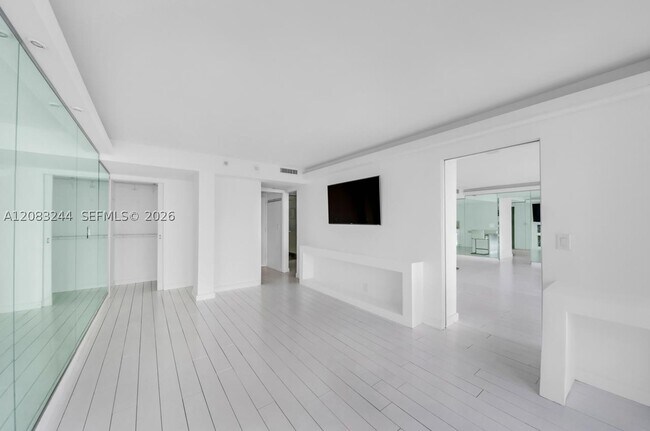 Building Photo - 7601 E Treasure Dr