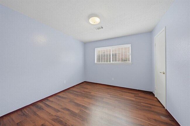 Building Photo - 7015 Pella Dr