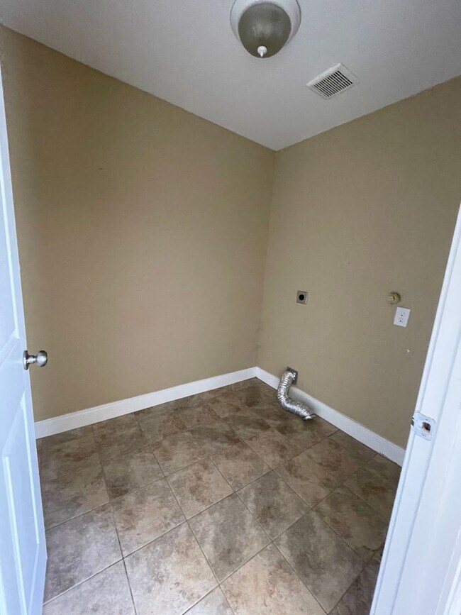 Building Photo - 105 Homonu Ct