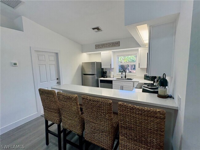 Building Photo - 6018 Lacota Ave