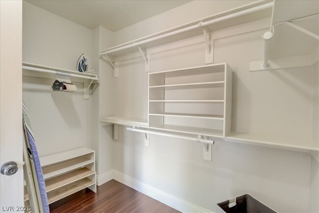 Building Photo - 1812 Stablegate Ave